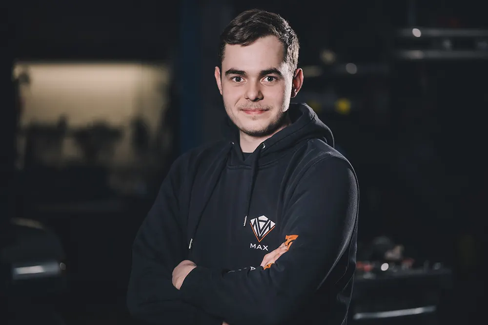 Max, KFZ-Mechaniker bei Adventure Motors Bielefeld