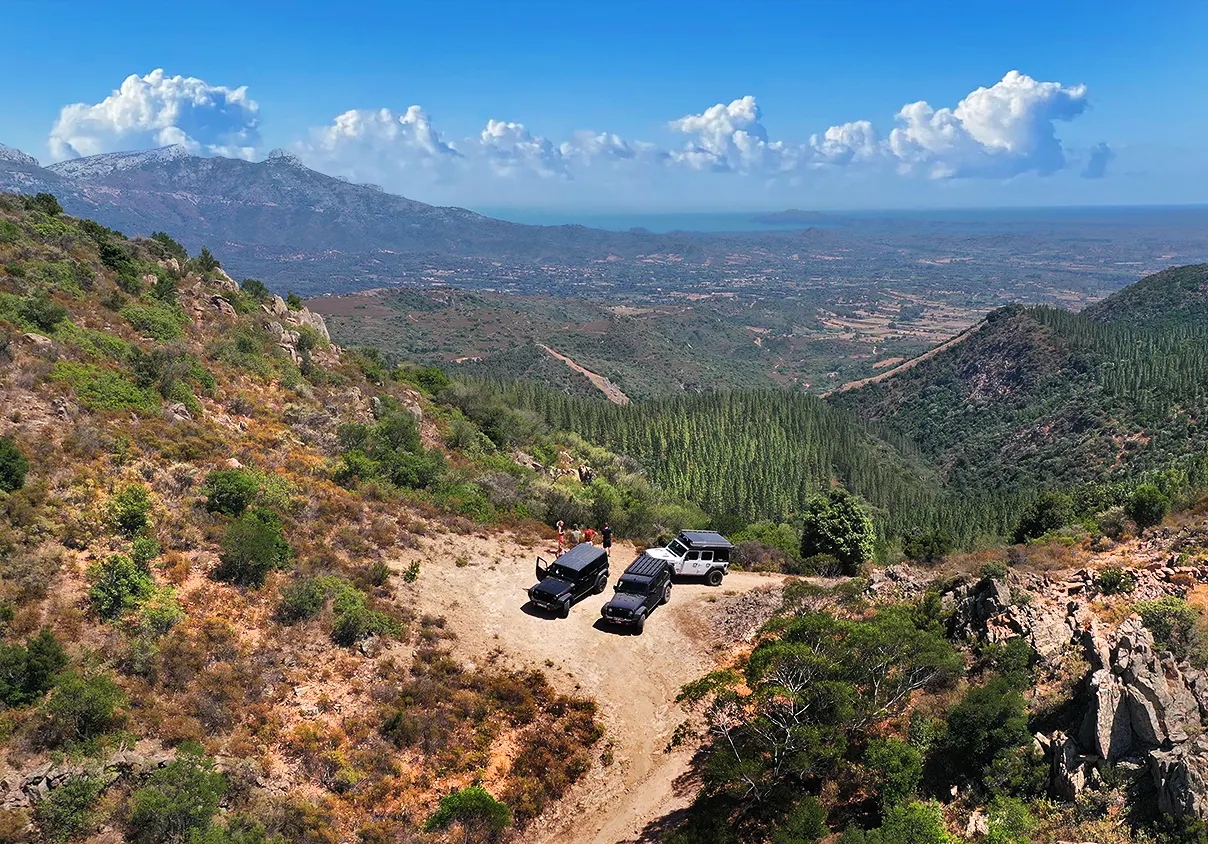 Individuell umgebauter Jeep von Adventure Motors