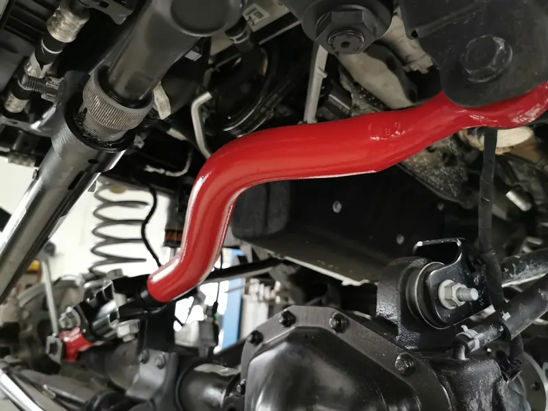 Roter Querlenker an der Achse, Nahaufnahme